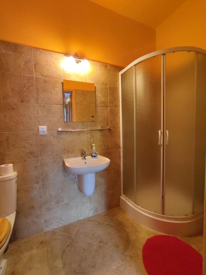 Hajstra Hotel Krempna Eksteriør billede